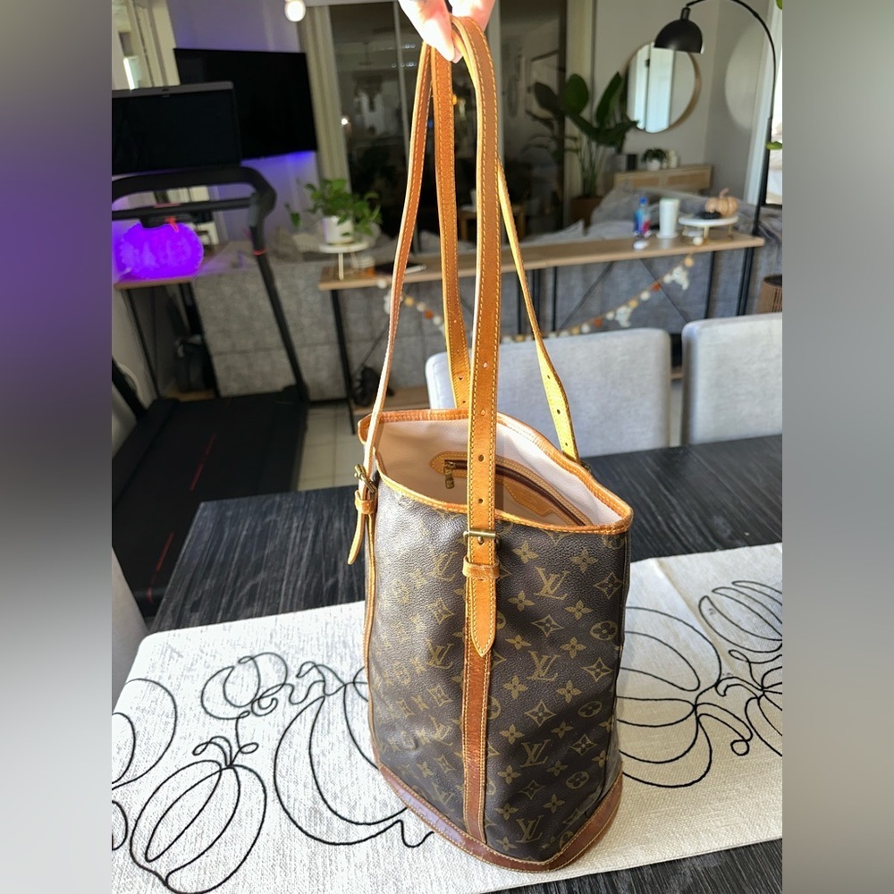Louis Vuitton Vintage Authentic GM Monogram Bucket Shoulder Bag PERFECT INTERIOR - Picture 2 of 15